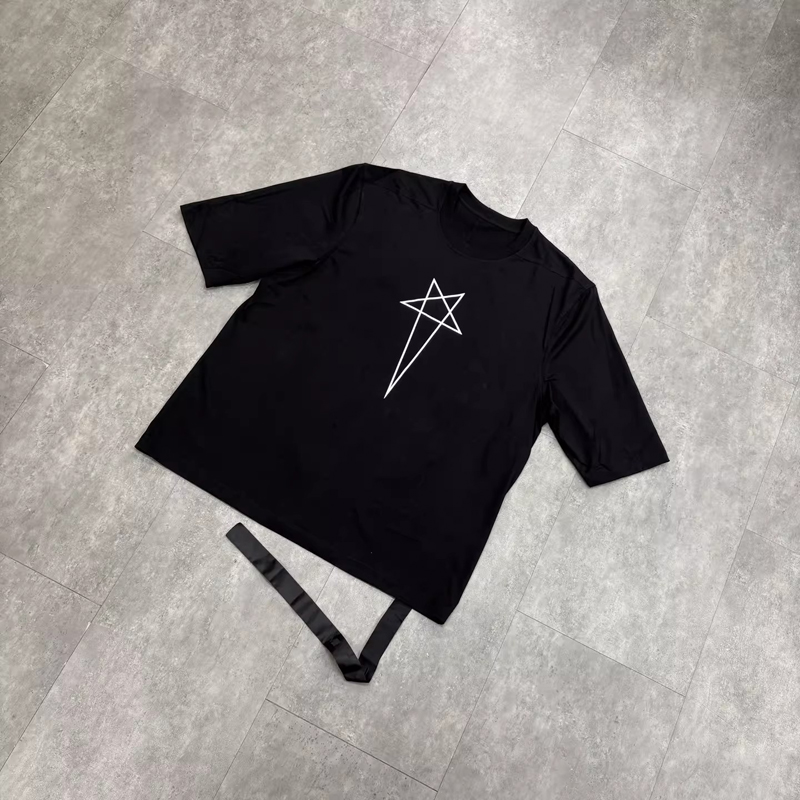 Longline Tee Oversized - Oversized zwart RO-stijl T-shirt met witte